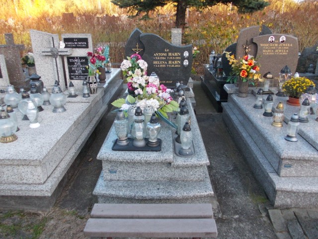 Grób HELENA HAHN
